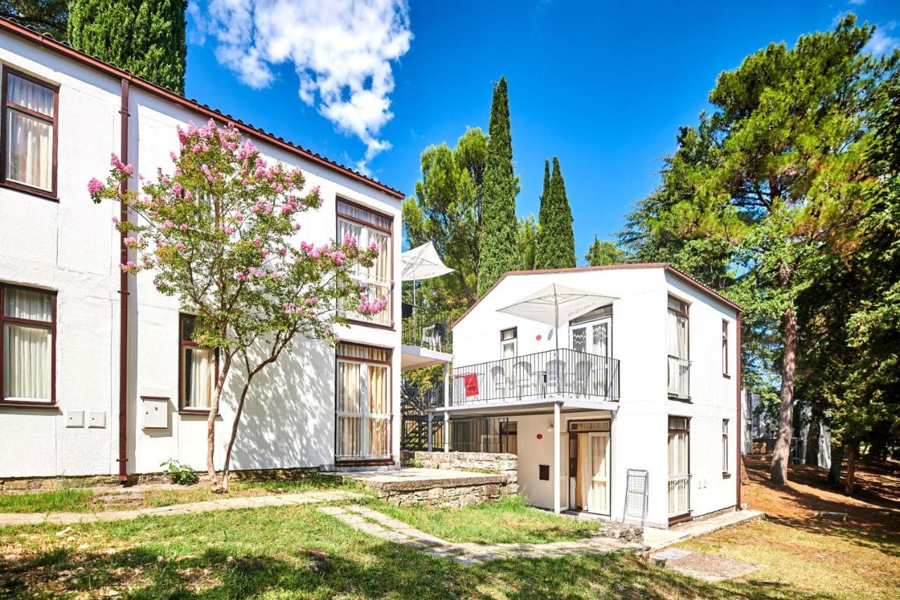 Apartments Astra Plava Laguna Porec Exterior photo